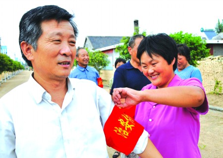 老当益壮上岗巡逻