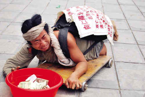 残疾汉专职乞讨身家上十万