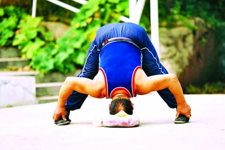 国内新闻 > 正文     时间:2009年10月11日   地点:济南动物园   器材