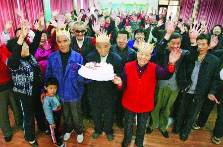 社區為老人過生日