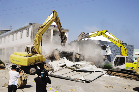 福州:30家違建將一拆到底 首日兩違建被夷為平地 違建