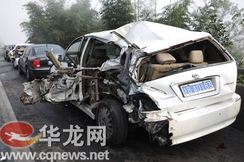 渝黔高速受大雾影响连发2起追尾事故(组图)