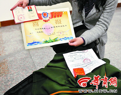 退伍战士李小龙你的行李落下了(图)