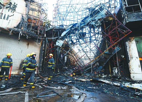 太原钟楼街商铺发生火灾