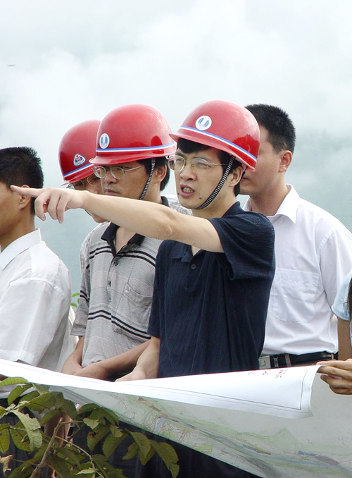 溪洛渡工程建设部技术管理部主任 廖建新在溪洛渡工地,人们经常看见一