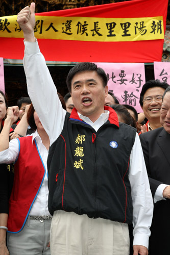 在获得国民党征召提名后,台北市长郝龙斌在蓝营台北市议员,市府局处