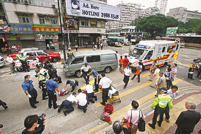 香港旺角發生交通意外現場,肇事客貨車停在路中.圖片來源:文匯報