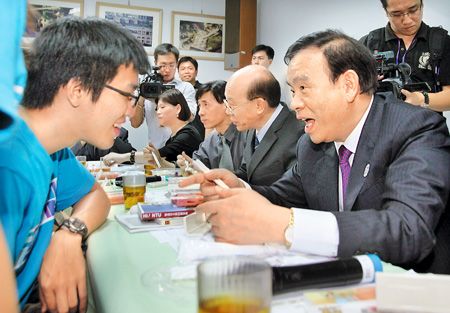 组图:浙江省长吕祖善访台 浙台经贸文化论坛登场