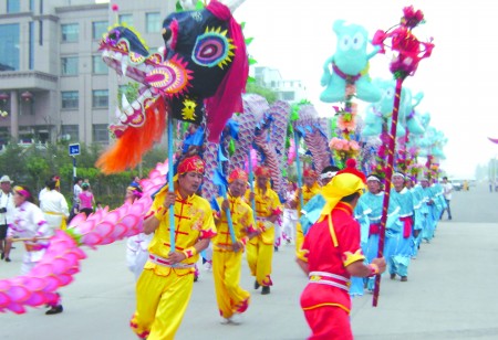 据了解"龙灯扛阁"将与"胶州大秧歌"海阳大秧歌"济阳鼓子秧歌"和"