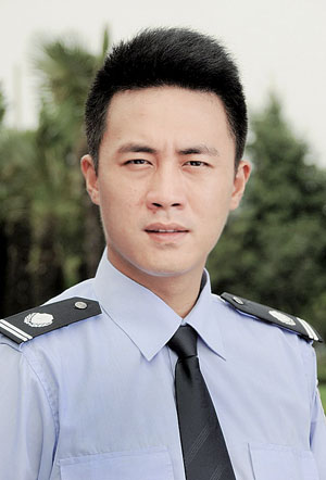 杜淳《保姆与保安》中饰演小人物杜淳鼓励观众"别放弃梦想"本报讯