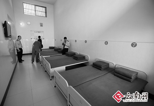 记者 王宇衡 摄时间:每月第二周周三 地点:昆明市拘留所 条件:凭有效