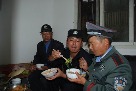 昆明杨林所小新街驻站点民警打造平安驻站点