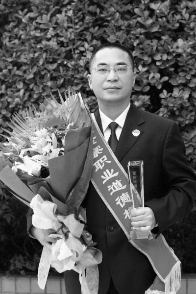 涪陵区检察院职务犯罪侦查局局长庄永东是重庆检察系统里有名的"神探"