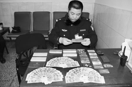 找到背包时一万元现金还在