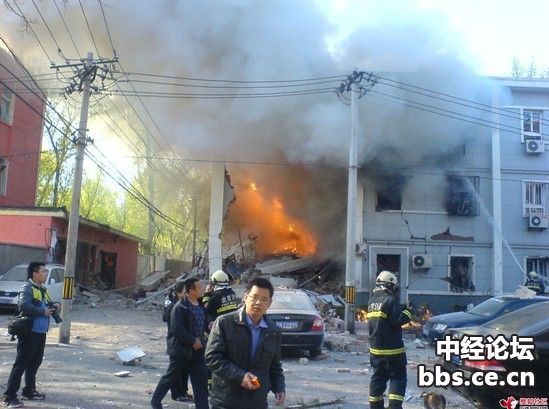 市东城区和平街一居民楼今天(11日)早晨8时27分发生的燃气爆炸事故