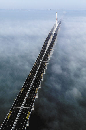 世界最长跨海大桥国内最长海底隧道同时通车
