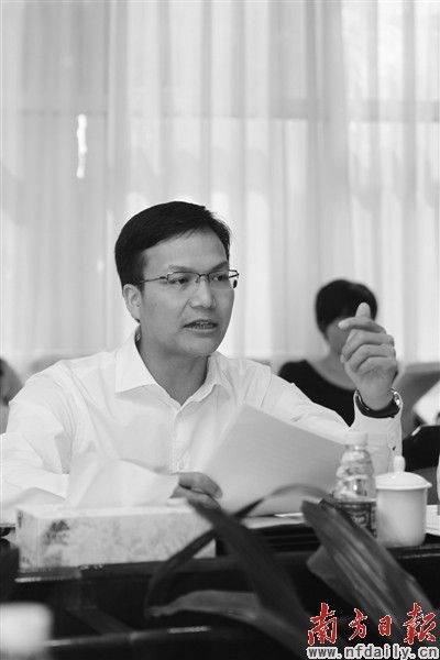 三水区委副书记,代区长陈英文.