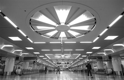 北京西站 首"迎"地铁