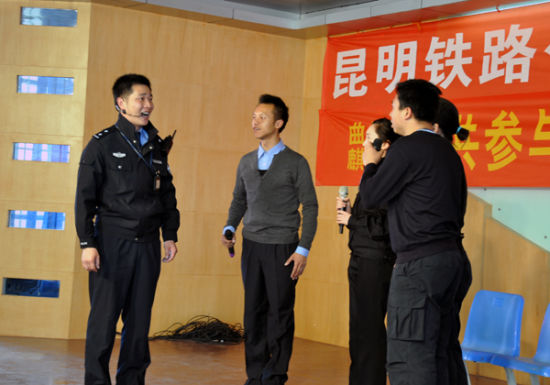 国内新闻 公安部推出"警为民-民拥警"故事主题征集活动专题 > 正文