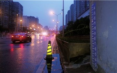 712北京暴雨广渠门桥图片