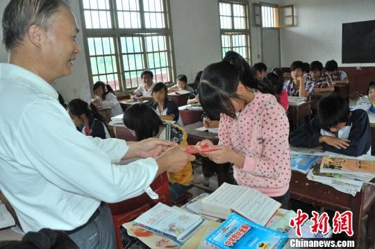 湖南女孩邝孝燕现状图片