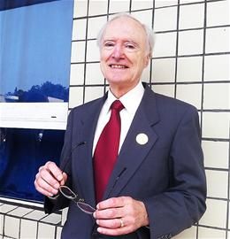 72岁美国神奇教授成都校园内耍太极