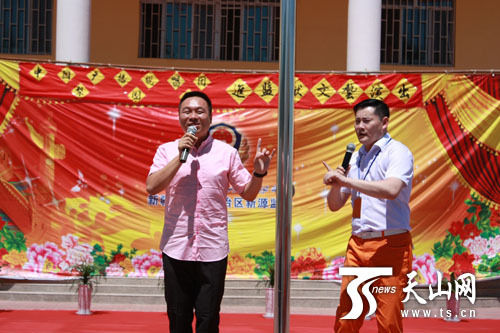 中国广播艺术团走进新疆新源监狱