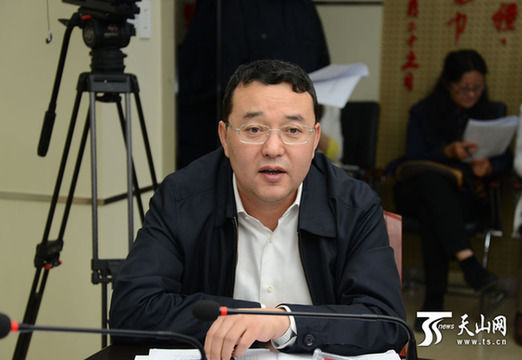 上午,在新疆突发事件应急指挥中心,一场以喀什地区巴楚县境内发生的7