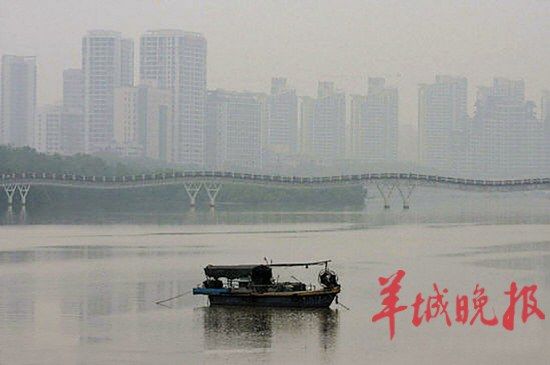 海南三亚出现少有的雾霾天气