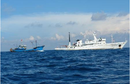 日本政府当天向冲绳县那霸地方法院提起诉讼,向驾驶渔船撞坏日本