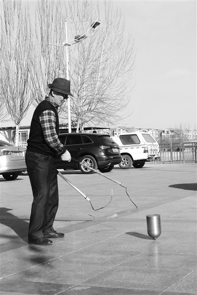 朱大爷"赶老牛"赶出健身经