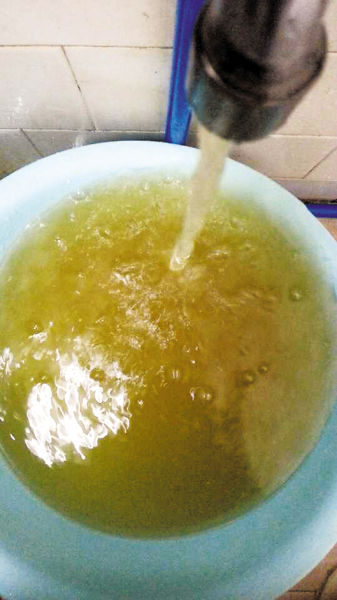 水龙头流黄水
