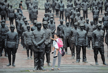 中国壮士群雕广场,飞虎奇兵馆,川军抗战馆…在建川博物馆聚落抗战