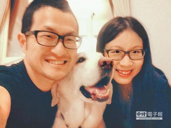 据悉,九把刀另有女友小内,两人已交往9年