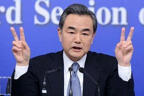 这两天的外交部长王毅不仅被网友称赞"长得帅,有气质",他还因为在两会