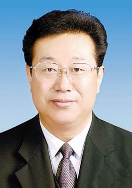 甘肃人大常委会原副主任陆武成被双开(图/简历)