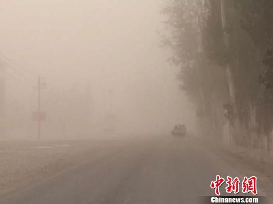 新疆阿克蘇地區出現大風沙塵天氣