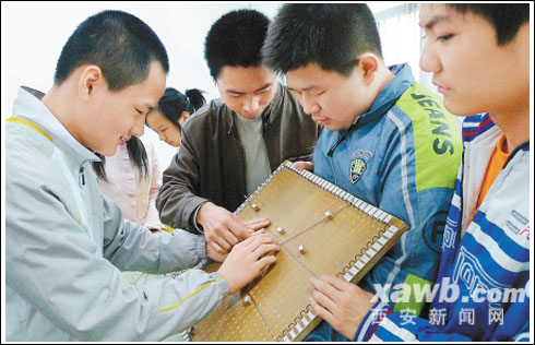 盲校李林老师精心制作几何识图教具受到学生欢迎