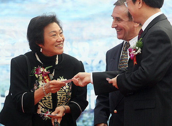 组图:美国驻武汉总领事首次公开亮相