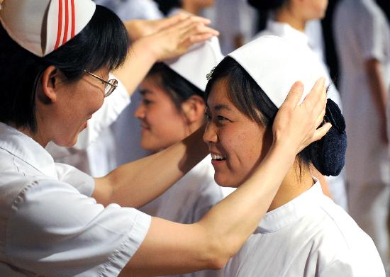图文医卫2天津中医药大学举行护士授帽仪式