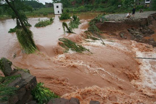 组图:四川遂宁遭受特大暴雨袭击