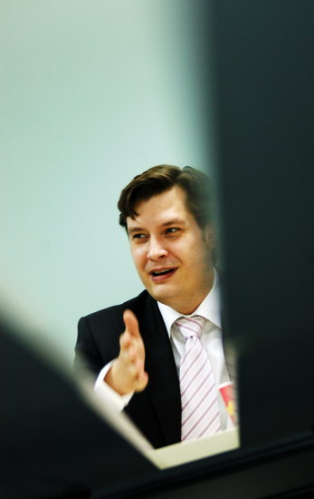 家乐福云南区区长接受采访  马宏波/摄2007年8月2日,云南昆明正在接受