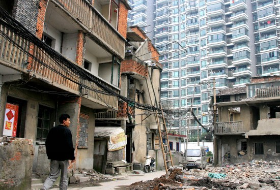 图文:上海长宁路旁老式居民区拆迁工地