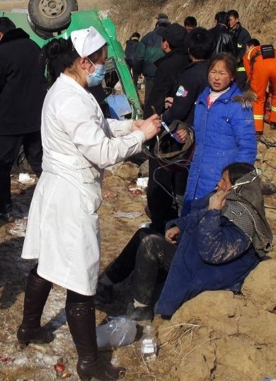 宁夏西吉县发生重大交通事故11死22伤(图)