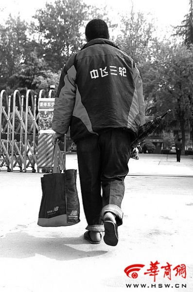 "举菜刀要自杀好好的孩子咋就疯了"(图)