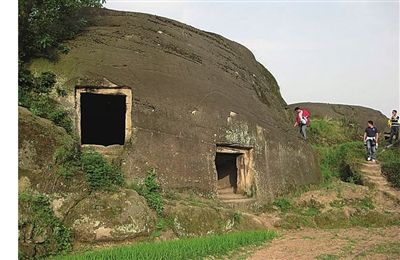 重庆三峡库区腹地现近50座神秘古石屋图