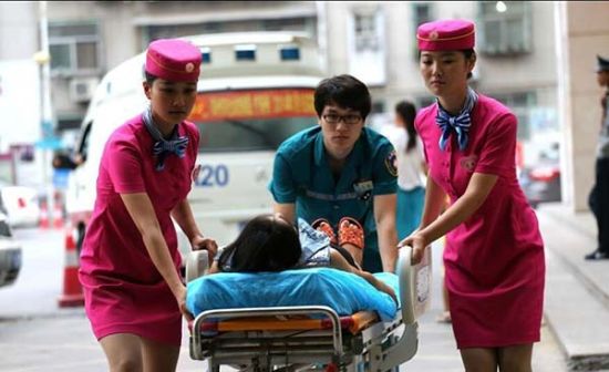 多地医院推空姐式服务 院方称更有说服力(组图)