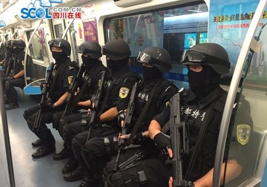 特警全副武裝.