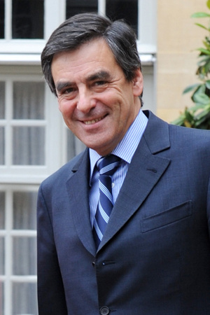 法国总理菲永称中法应一道工作寻求双赢