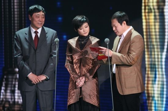 央视名嘴翟树杰出席三农人物颁奖典礼(组图)